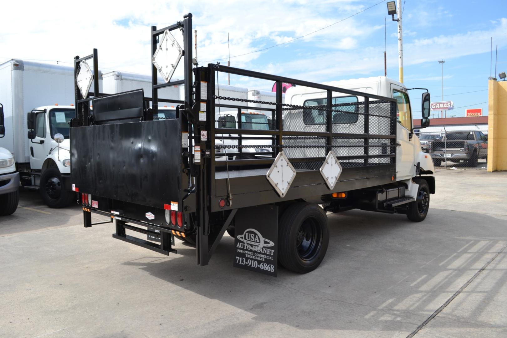 2007 WHITE /BLACK HINO 165 with an J05D-TA 5.1L 175HP engine, ALLISON 6SPD AUTOMATIC transmission, located at 9172 North Fwy, Houston, TX, 77037, (713) 910-6868, 29.887470, -95.411903 - Photo#4